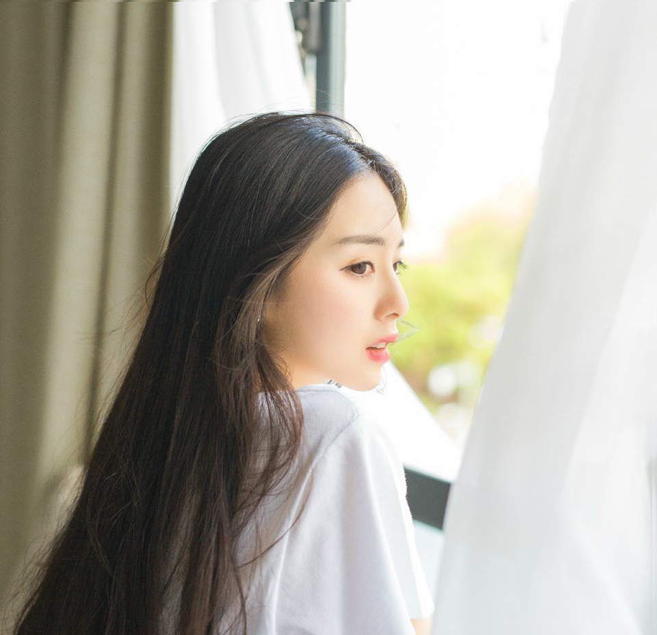 “如果不是他，为什么嵩山上，连一具荆州军的尸体都找不到？连最精锐的一百名虎卫营将士都全军覆没，我不信他荆州军有那么厉害！”夏侯惇冷哼道。